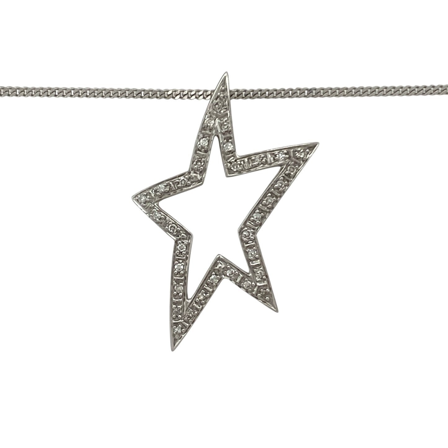 Bring sparkle, charm, and celestial elegance to your collection with this pre-owned 9ct white gold diamond open star pendant on an 18" curb chain necklace—a radiant piece that captures timeless beauty with a modern touch.
Design: The pendant features an open star design adorned with shimmering diamonds that add brilliance and depth to its elegant form. Measuring approximately 3.2cm long, the star creates a bold yet refined statement full of light and movement.