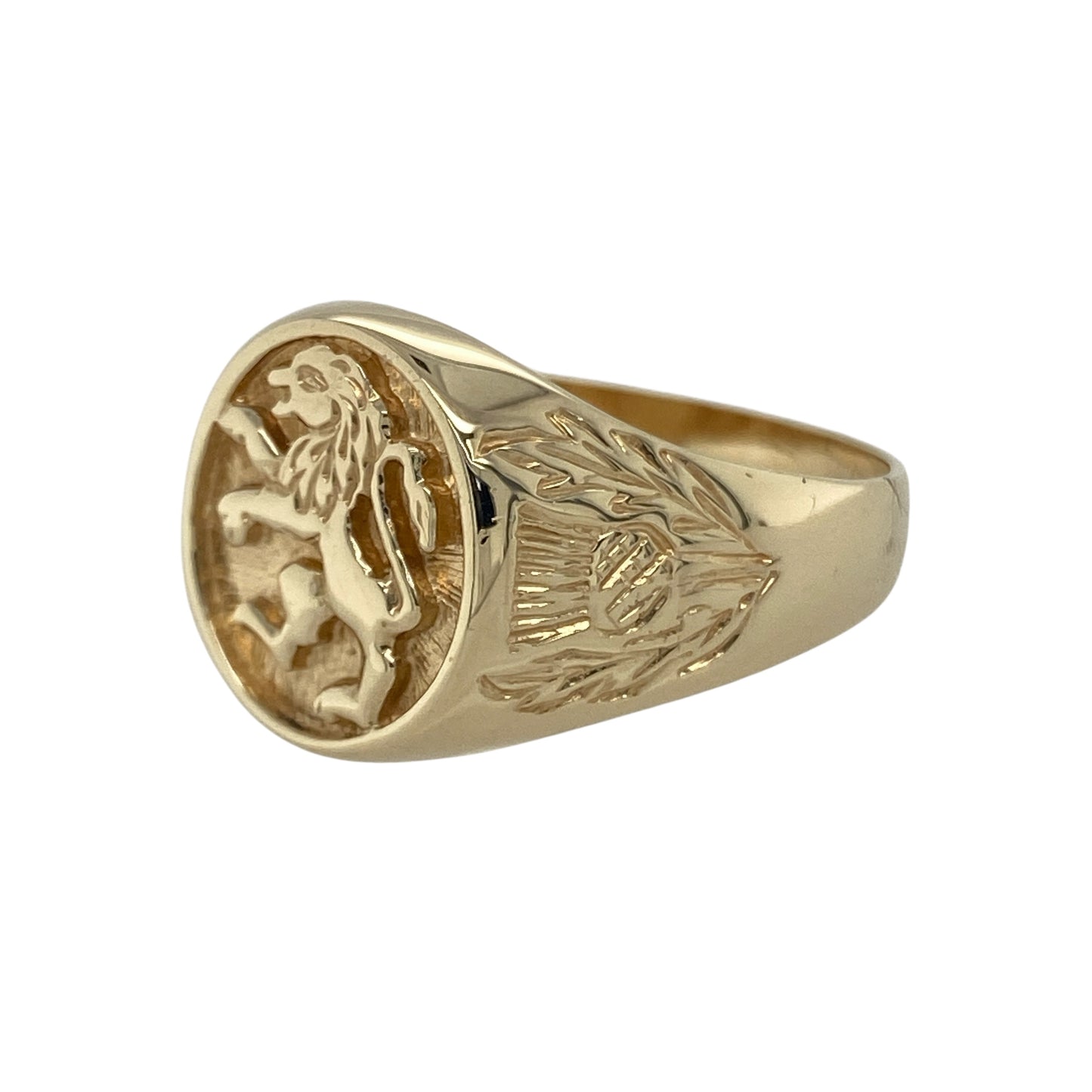 Bring strength, heritage, and bold elegance to your collection with this pre-owned 9ct yellow gold oval lion signet ring—a striking design that combines traditional symbolism with refined craftsmanship.
Design: The ring features an engraved lion motif on the oval-shaped front, symbolising courage and nobility. The detailed thistle engravings on the shoulders add a touch of Scottish heritage and intricate charm. Measuring 15mm high at the front, the ring makes a powerful and distinguished statement.