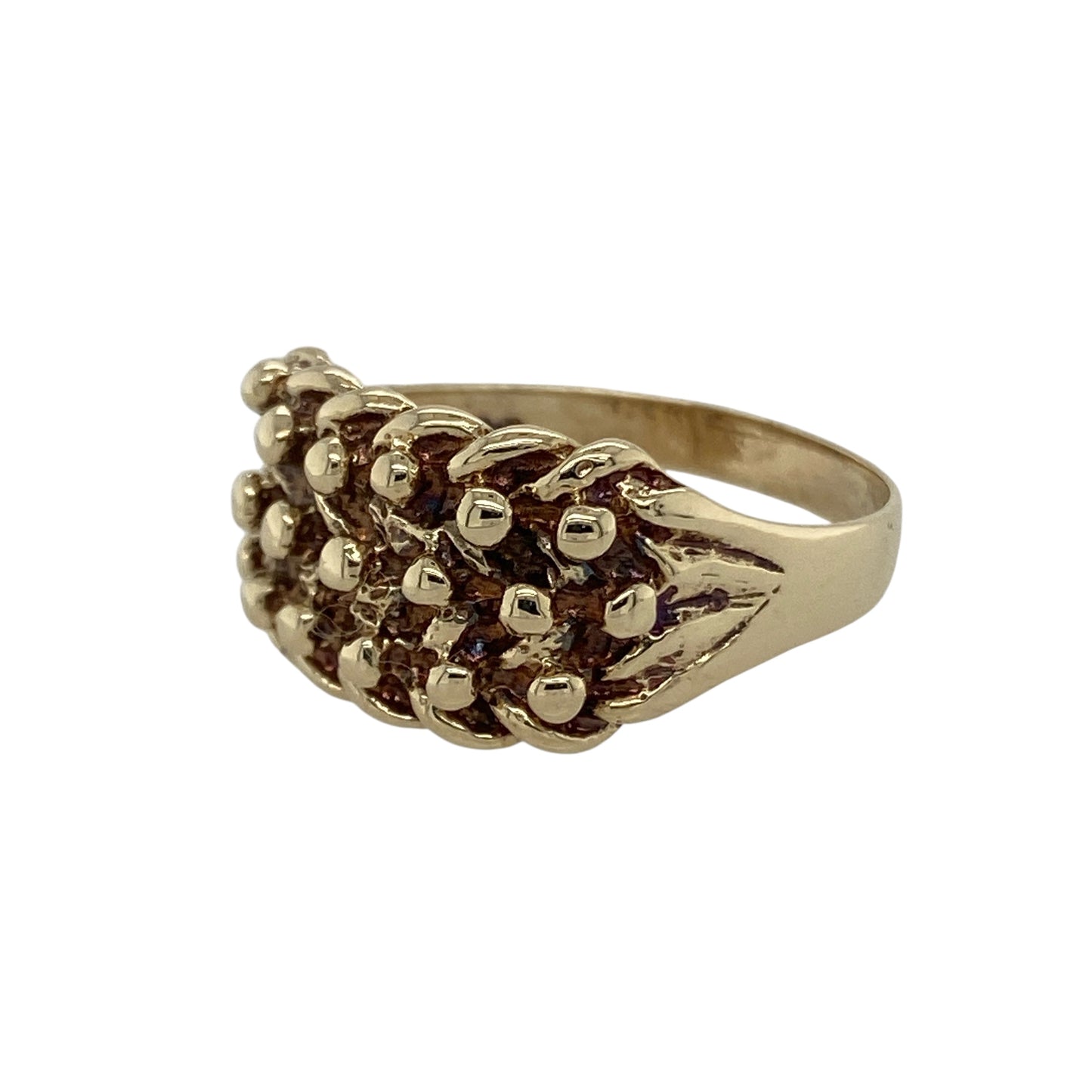 Bring bold texture and timeless design to your collection with this pre-owned 9ct yellow gold three-row keeper ring, combining classic craftsmanship with enduring style—perfect for everyday wear or a statement look.
Design: The ring features a traditional three-row keeper design across the front, measuring 10mm high, offering a distinctive woven appearance that symbolises strength and unity.