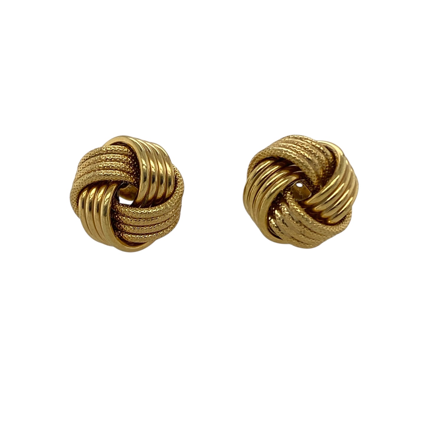 Bring classic charm and elegant texture to your collection with these pre-owned 9ct yellow gold patterned knot stud earrings, combining timeless design with refined detail—perfect for everyday wear or special occasions.
Design: The earrings feature a traditional knot design measuring 12mm, enhanced with a subtle patterned finish that adds depth and sophistication to the classic style.
Material: Made from 9-carat yellow gold