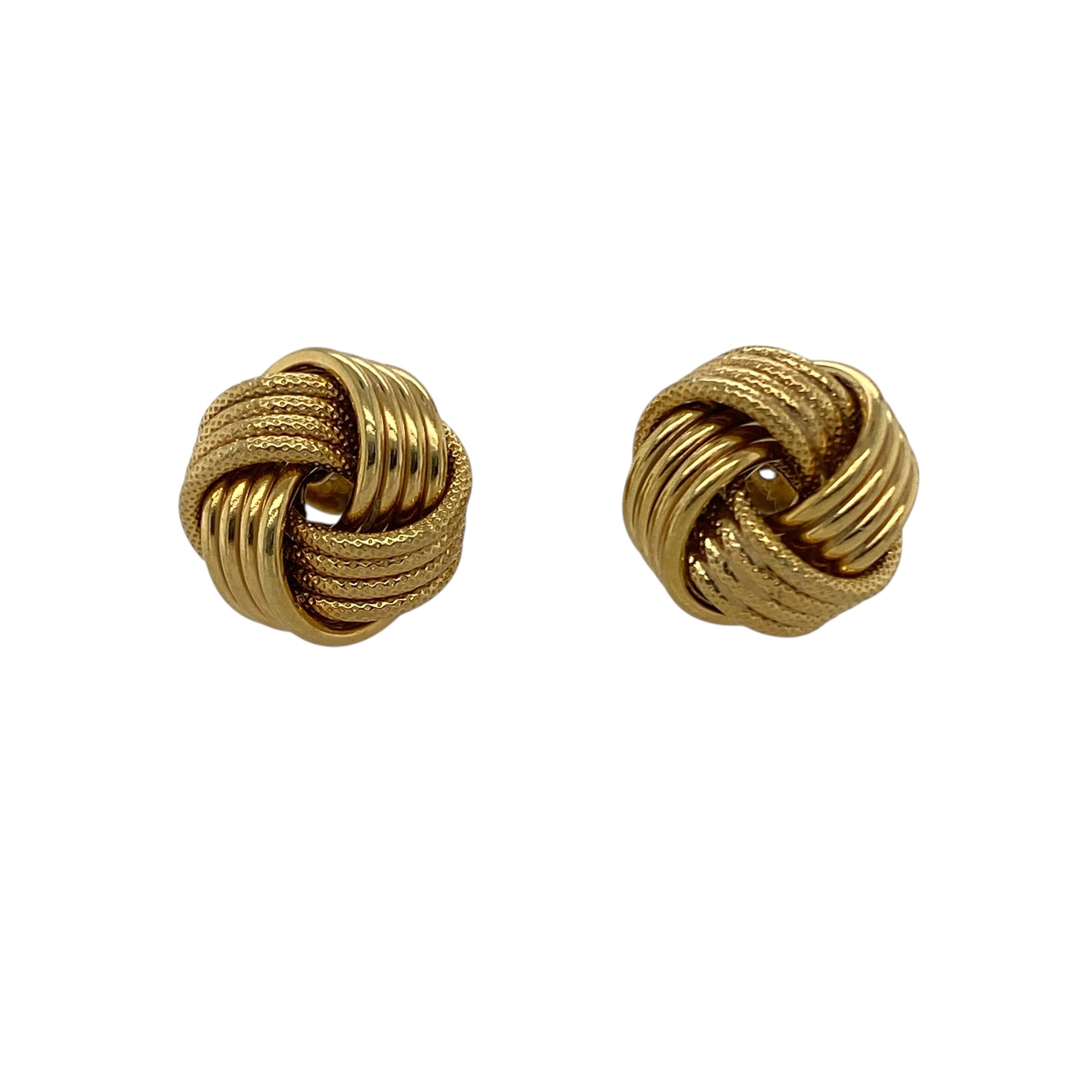 Bring classic charm and elegant texture to your collection with these pre-owned 9ct yellow gold patterned knot stud earrings, combining timeless design with refined detail—perfect for everyday wear or special occasions.
Design: The earrings feature a traditional knot design measuring 12mm, enhanced with a subtle patterned finish that adds depth and sophistication to the classic style.
Material: Made from 9-carat yellow gold