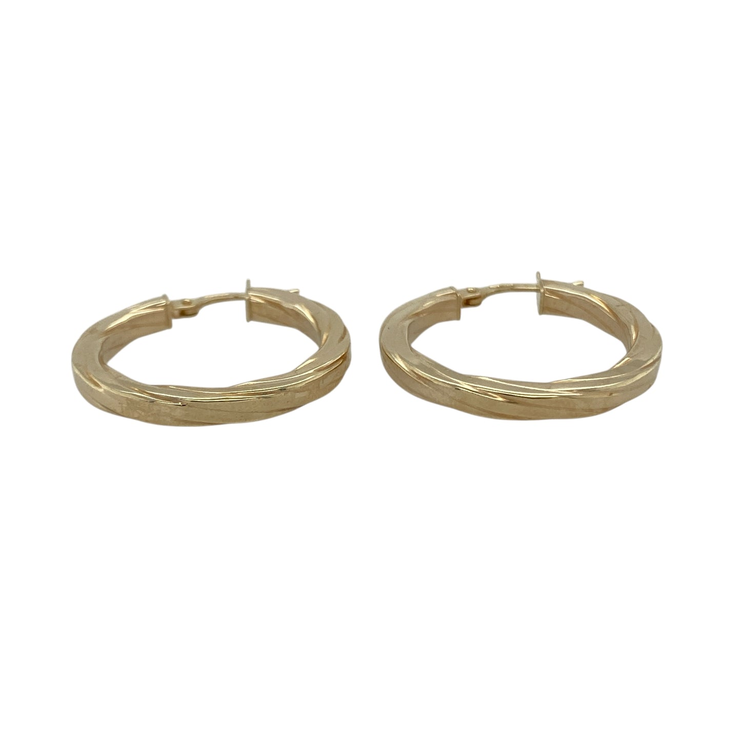 Bring modern elegance and timeless shine to your collection with these pre-owned 9ct yellow gold squared twisted hoop creole earrings, combining contemporary design with classic sophistication—perfect for everyday wear or special occasions.
Design: The earrings feature a distinctive squared twisted hoop creole style, offering a unique geometric shape that reflects light beautifully for added texture and brilliance.