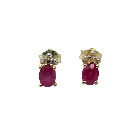 Bring vibrant colour and classic elegance to your collection with these pre-owned 9ct yellow gold ruby oval stud earrings, combining timeless design with rich gemstone allure—perfect for everyday wear or special occasions.
Design: Each earring features an oval ruby measuring 4mm by 3mm, displaying deep red tones that add a touch of sophistication and warmth.
Material: Made from 9-carat yellow gold, the polished finish enhances the rich hue of the rubies and adds a refined golden shine.