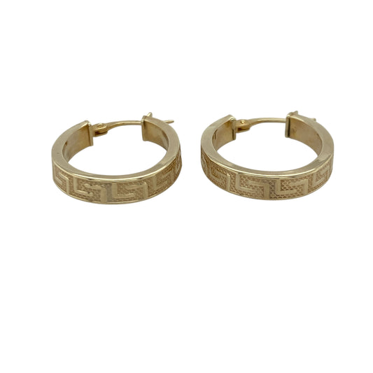 Bring classic style and intricate detail to your collection with these pre-owned 9ct yellow gold Greek key oval creole earrings, combining timeless elegance with a touch of Mediterranean flair—perfect for both everyday wear and special occasions.
Design: Each earring features an oval creole shape adorned with a detailed Greek key pattern, symbolising eternity and unity, adding depth and sophistication to the design.