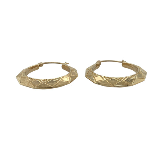 Bring timeless style and elegant texture to your collection with these pre-owned 9ct yellow gold patterned hoop creole earrings, combining classic design with refined detailing—perfect for both everyday wear and special occasions.
Design: Each earring features a traditional creole hoop shape with an intricate patterned finish, adding depth and sophistication to this elegant style.