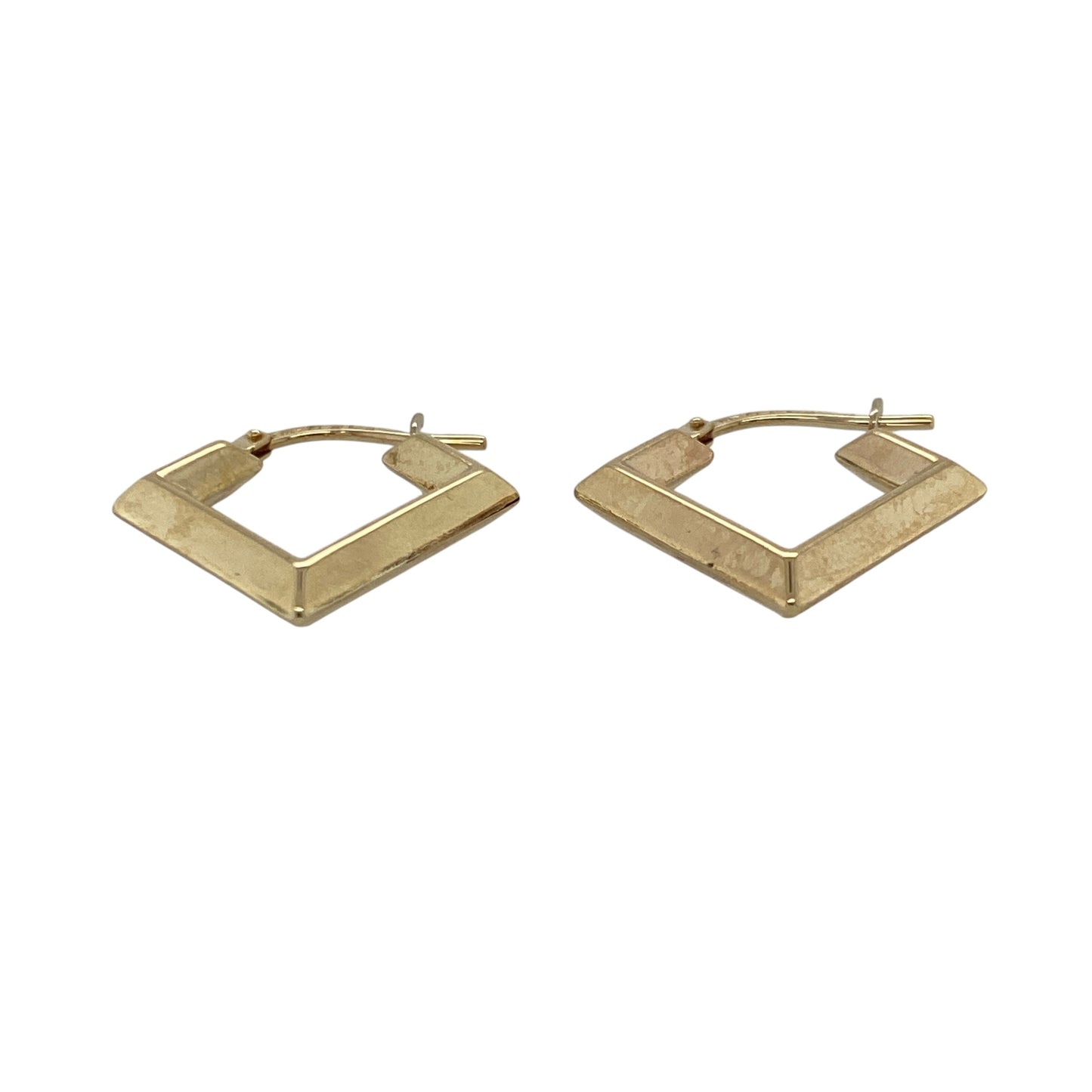 Bring modern shape and classic shine to your collection with these pre-owned 9ct yellow gold triangle-shaped creole earrings—perfect for adding a contemporary twist to timeless style.
Design: Each earring features a sleek triangular creole shape, offering a distinctive geometric look with smooth polished surfaces that catch the light beautifully.
Material: Made from 9-carat yellow gold, the warm tone enhances the minimalist design and adds a touch of refined elegance.