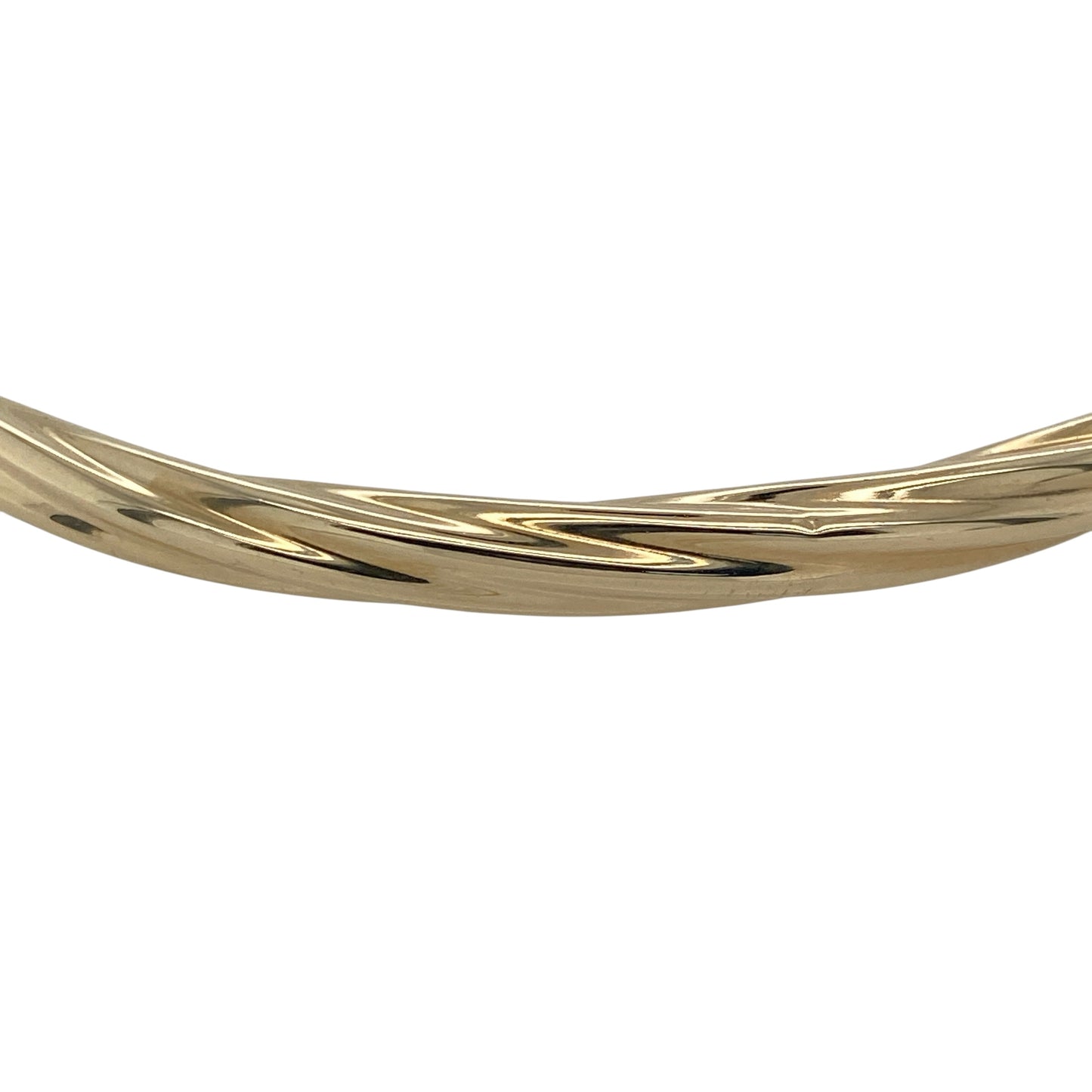 Bring classic elegance and subtle texture to your collection with this pre-owned 9ct yellow gold twisted bangle—perfect for adding timeless sophistication to any look.
Design: The bangle features a 4mm-wide band with a graceful twisted design, creating a beautiful interplay of light and texture for a refined and stylish finish.
Material: Made from 9-carat yellow gold, the warm tone enhances the twisted pattern and provides lasting shine and durability.