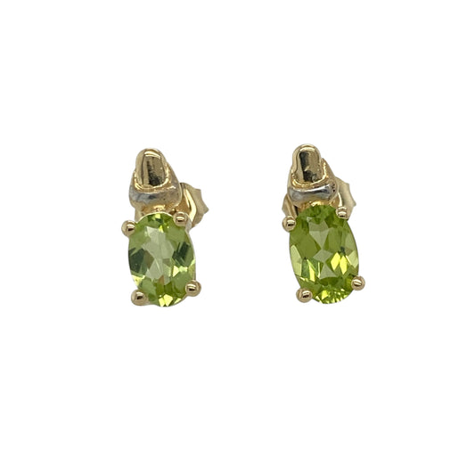 Add a fresh touch of colour and elegant simplicity to your collection with these pre-owned 9ct yellow and white gold oval peridot stud earrings — a vibrant design that radiates timeless charm.
Design: Each earring features an oval-cut peridot measuring 6mm by 4mm, showcasing a lively green hue that brings a refreshing sparkle and natural beauty to the design.