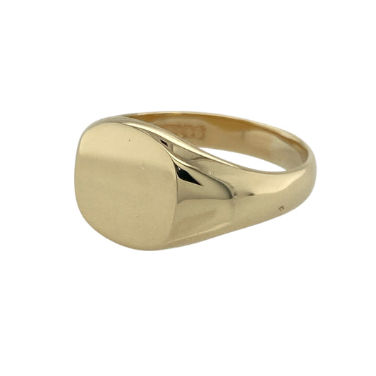 Add timeless simplicity and bold elegance to your collection with this pre-owned 9ct yellow gold plain signet ring, offering a classic design with a substantial feel—perfect for everyday wear or personal engraving.
Design: The ring features a smooth, polished face measuring 12mm high, giving it a bold yet refined appearance with clean lines and a traditional silhouette.
Material: Made from 9-carat yellow gold, the rich tone and high-shine finish provide lasting appeal and versatility.
