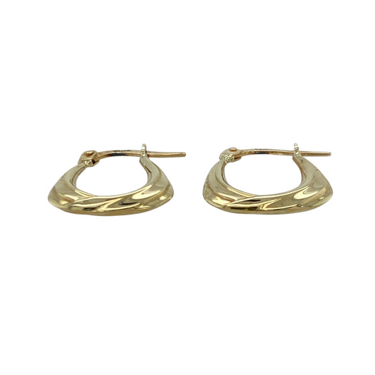 Add a playful touch of elegance to your style with these pre-owned 9ct yellow gold small handbag creole earrings, combining unique design with classic shineβperfect for everyday wear or gifting.
Design: Each earring features a charming handbag-shaped creole design, offering a fun twist on the traditional hoop style with smooth, polished detailing.
Material: Made from 9-carat yellow gold, the high-shine finish enhances the warm golden hue and adds a refined glow.