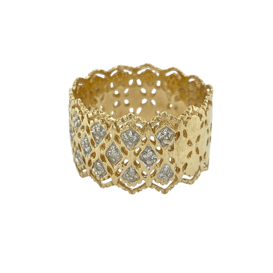 Add vintage-inspired elegance and intricate detail to your collection with this pre-owned yellow and white gold diamond set filigree-style wide band ring, offering timeless sophistication and refined sparkleβperfect for special occasions or standout everyday wear.
Design: The ring features an ornate filigree pattern across the front, measuring 12mm in height, adorned with sparkling diamonds that add brilliance and depth to the design.