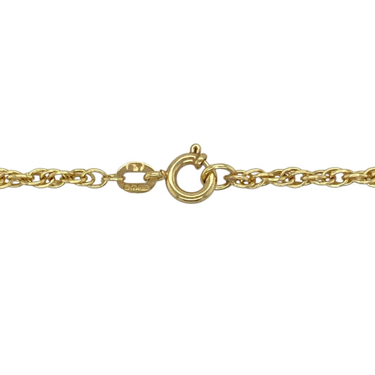 Add classic style and subtle sophistication to your look with this pre-owned 9ct yellow gold 18" Prince of Wales chain—ideal for everyday wear or layering with your favourite pendants.
Design: The chain features the traditional Prince of Wales link, known for its intricate, twisted pattern that reflects light beautifully and offers a luxurious finish.
Material: Made from 9-carat yellow gold, the polished surface enhances its warm golden tone for a timeless appearance.