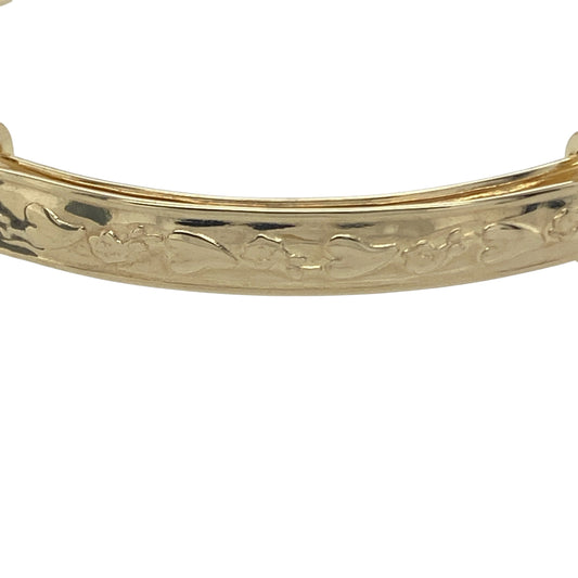 Celebrate a precious keepsake with this pre-owned 9ct yellow gold patterned expanding baby bangleβa timeless piece designed to grow alongside its wearer, making it a cherished gift for a special occasion.
Design: The bangle features an elegant engraved pattern that adds texture and charm, creating a classic look suitable for both boys and girls.
Material: Made from 9-carat yellow gold, the polished finish enhances the warm golden tone and highlights the fine detailing.