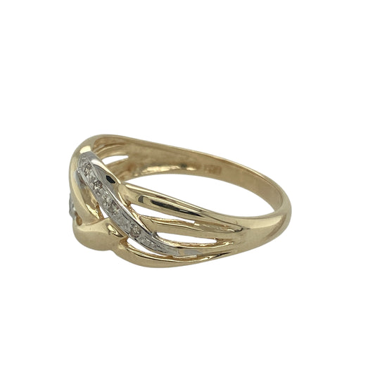 Add subtle sparkle and elegant texture to your collection with this pre-owned 9ct yellow gold diamond set plaited band ring—stylish, timeless, and perfect for everyday wear.
Design: The ring features an intricate plaited design adorned with sparkling diamonds, adding a refined touch of brilliance to its woven pattern.
Material: Made from 9-carat yellow gold, the polished finish enhances the warm tone of the metal and highlights the delicate diamond accents.