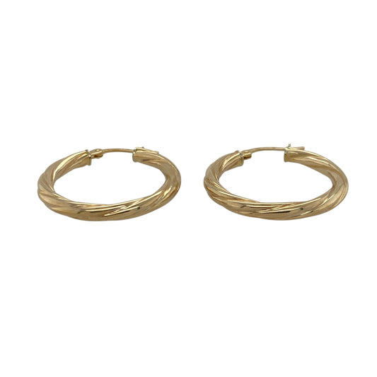 Bring elegant movement and warm golden tone to your collection with these pre-owned 9ct yellow gold twisted creole earringsβan attractive pair offering timeless style and subtle texture.
Design: These hoop creole earrings feature a twisted shape that adds depth, gentle light play, and refined visual interest to their classic form.
Material: Made from 9-carat yellow gold, the earrings display a polished, radiant finish that enhances the twist detailing.