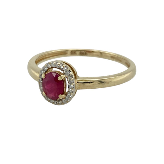 Bring vibrant colour and vintage-inspired sparkle to your collection with this pre-owned 9ct yellow gold diamond and ruby halo ring—an elegant piece offering timeless beauty and refined presence.
Design: This size P ring features a 5mm by 4mm oval ruby at the centre, surrounded by a halo of shimmering diamonds that enhance the stone’s rich red hue and create a classic, eye-catching look.