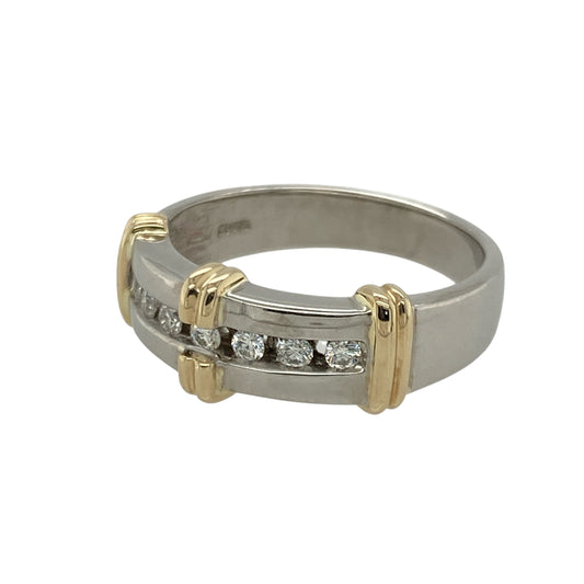 Bring elegant contrast and refined sparkle to your collection with this pre-owned 9ct white gold and diamond band ring—an eye-catching piece offering modern character and timeless style.
Design: This size O band features three yellow gold bars across the front, accented with diamonds to create a striking blend of colour, texture, and brilliance.