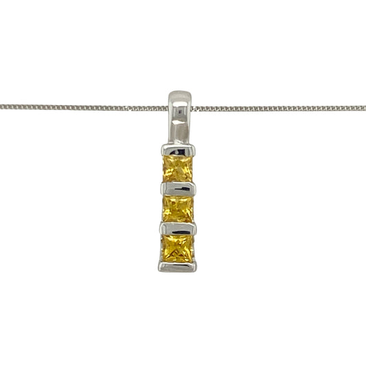 Bring modern elegance and vibrant colour to your collection with this pre-owned 9ct white gold yellow stone bar pendant necklaceβan attractive piece offering contemporary style and refined detail.
Design: This 2.2cm pendant features a sleek bar design set with three square yellow stones, creating a bright, eye-catching display with a clean, modern aesthetic.
Material: Made from 9-carat white gold, the polished finish provides a cool, sophisticated backdrop that enhances the vivid colour of the stones.