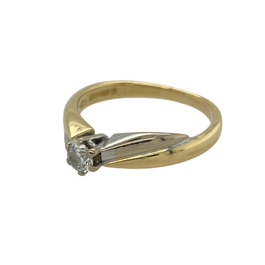 Bring classic elegance and refined sparkle to your jewellery collection with this pre-owned 18ct yellow and white gold diamond solitaire ring — a timeless piece with a beautifully subtle two-tone finish.
Design: The ring features a brilliant-cut diamond of approximately 0.25ct, presented in a traditional solitaire style with two-tone shoulders that add modern detail to a classic look.