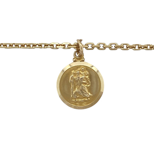 Bring meaningful symbolism and classic style to your jewellery collection with this pre-owned 9ct yellow gold St Christopher pendant on a 16" faceted belcher chain β a timeless piece offering both faith and elegance.
Design: The round pendant measures 1.9cm in length including the bail and features the traditional St Christopher motif, known as the patron saint of travellers. The detailed engraving gives the piece a refined and enduring look.