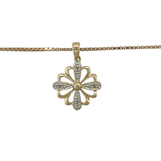 Bring delicate sparkle and floral elegance to your jewellery collection with this pre-owned 9ct yellow and white gold diamond flower pendant on an 18" box chain β a graceful piece with timeless charm.
Design: The pendant measures 2.1cm in length including the bail and features a pretty flower motif accented with sparkling diamonds, creating a bright and feminine focal point.