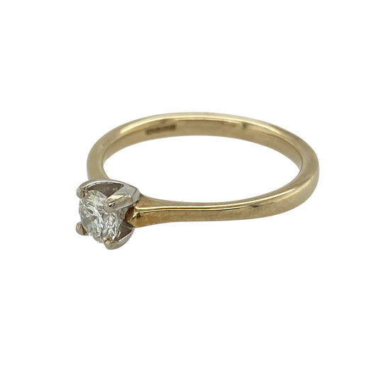 Bring classic sparkle and refined simplicity to your jewellery collection with this new 9ct yellow gold diamond solitaire ring — a timeless design with elegant presence.
Design: The ring features a central diamond of approximately 0.35ct, offering bright, eye-catching sparkle in a traditional solitaire style.
Material: Made from 9ct yellow gold, the polished finish enhances the warm tone of the band and beautifully complements the diamond’s natural brilliance.