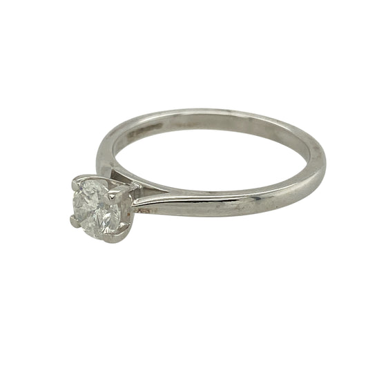 Bring timeless brilliance and refined sophistication to your jewellery collection with this new 18ct white gold diamond solitaire ring — a classic design with impressive sparkle and elegant presence.
Design: The ring features an approximately 0.50ct brilliant-cut diamond at the centre, offering striking sparkle in a traditional and enduring solitaire style.