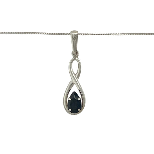 Pre-owned 9ct White Gold & Black Stone Teardrop Pendant on an 16" fine curb chain Necklace with the weight 0.80 grams. The pendant is 2.4cm long including the bail
Bring vintage charm and colourful elegance to your collection with this pre-owned 9ct yellow gold opalique and garnet set broochβan eye-catching piece that blends soft iridescence with rich, warm tones.