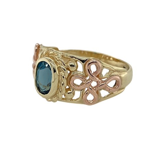 Bring meaningful heritage and elegant colour to your collection with this pre-owned 9ct Welsh gold and sapphire Cymru metal Celtic ringβan expressive piece that blends tradition, symbolism, and timeless gemstone beauty.
Design: This refined ring features a 6mm by 4mm oval sapphire at the centre, offering rich blue depth framed by a Celtic-inspired motif that reflects unity and cultural identity. The detailed design creates a graceful, eye-catching silhouette on the finger.