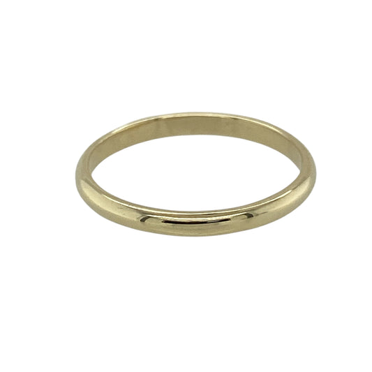 Bring meaningful Welsh sentiment and timeless simplicity to your jewellery collection with this pre-owned 9ct yellow gold Clogau Cariad wedding band ring, a beautifully symbolic and elegant piece.
Design: The ring features a classic plain band style from the Clogau Cariad collection, representing love and affection with understated elegance.
Material: Made from 9-carat yellow gold, the warm polished finish offers a traditional and enduring look associated with Clogau jewellery.