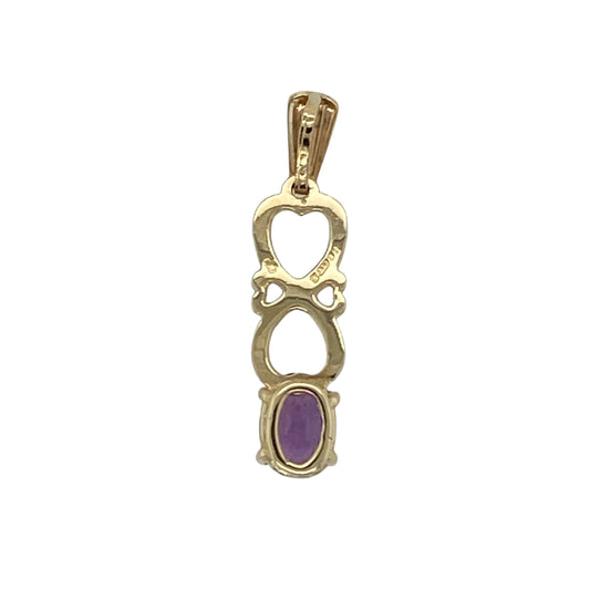 Bring romantic charm and gentle colour to your jewellery collection with this pre-owned 9ct yellow gold & amethyst set heart pendant, offering timeless elegance in a delicate design.
Design: The pendant features a heart-shaped design centred with an oval amethyst, creating a beautiful symbol of love accented by rich purple tones.
Material: Made from 9-carat yellow gold, the warm polished finish beautifully complements the vibrant colour of the amethyst.