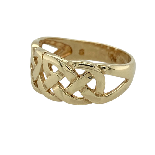 Bring timeless Celtic symbolism and bold character to your jewellery collection with this pre-owned 9ct gold Celtic knot band ring, a striking piece that combines tradition with everyday wearability.
Design: The ring features a continuous Celtic knot pattern across the front of the band, symbolising unity and eternity. The decorative front measures approximately 9mm in width, giving the ring a strong and eye-catching presence.