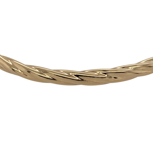Bring graceful texture and classic gold style to your jewellery collection with this pre-owned 9ct yellow hollow gold twisted bangle, a lightweight and elegant piece perfect for everyday wear.
Design: The bangle features a twisted design that adds flowing texture and visual interest to its sleek profile. Measuring approximately 4mm in width, it offers a refined and delicate presence on the wrist.
