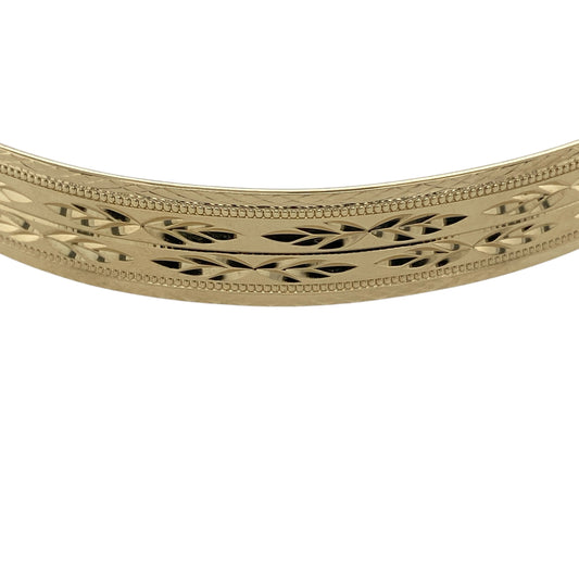 Bring bold style and practical elegance to your jewellery collection with this pre-owned 9ct yellow gold patterned expanding bangle, a beautifully detailed piece designed for comfort and standout appeal.
Design: The bangle features an all-over patterned finish that adds texture and visual interest, paired with a clever expanding mechanism for ease of wear. With a generous width of approximately 9mm, it offers a strong and eye-catching presence on the wrist.