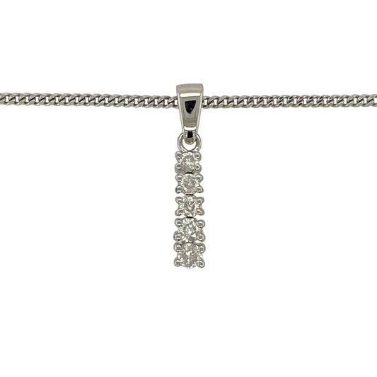 Bring clean lines and contemporary sparkle to your jewellery collection with this pre-owned 9ct white gold diamond set bar pendant necklace, a refined design with modern elegance.
Design: The pendant features a sleek bar design accented with diamonds in graduating sizes, creating a subtle yet eye-catching sparkle. Measuring 2cm long including the bail, it offers a minimalist and stylish focal point.