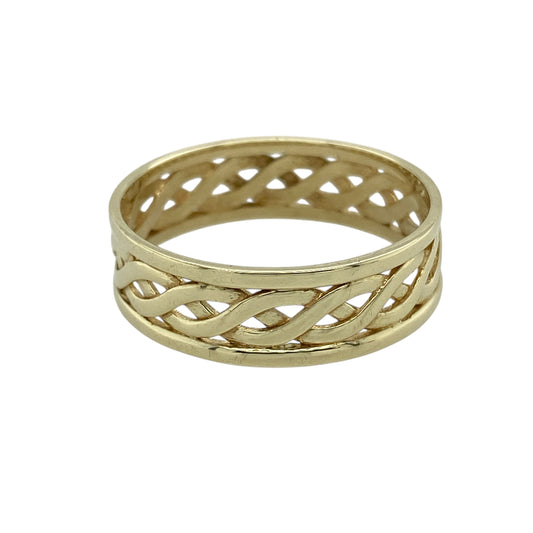 Bring heritage-inspired detail and bold style to your jewellery collection with this pre-owned 9ct yellow gold open Celtic weave band ring, a striking design rooted in traditional craftsmanship.
Design: The ring features an open Celtic weave pattern across a 7mm wide band, creating an intricate and eye-catching texture with strong visual presence.
Material: Made from polished 9-carat yellow gold, the warm tone highlights the interwoven detailing and classic Celtic influence.