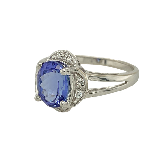 Bring elegant colour and refined luxury to your jewellery collection with this pre-owned 18ct white gold diamond & tanzanite set ring, a beautifully balanced design with timeless appeal.
Design: The ring features an oval tanzanite stone measuring 9mm by 7mm, creating a striking violet-blue focal point, accented with diamonds that add refined sparkle and enhance the overall elegance.