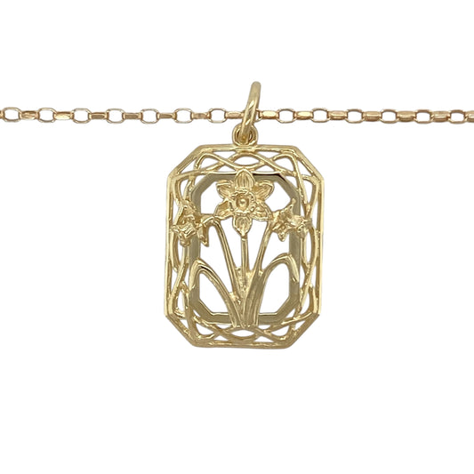 Bring symbolic Welsh beauty and timeless elegance to your jewellery collection with this pre-owned 9ct yellow gold Welsh daffodil Celtic surround pendant necklace, a meaningful piece rich in heritage and tradition.
Design: The pendant features the iconic Welsh daffodil at the centre, surrounded by an intricate Celtic-style frame that symbolises eternity and connection, suspended from a classic belcher chain for a balanced finish.