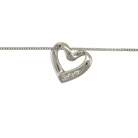 Bring delicate sparkle and modern romance to your jewellery collection with this pre-owned 9ct white gold diamond set open heart pendant necklace, a refined piece with timeless appeal.
Design: The pendant features a graceful open heart design accented with diamond detailing, creating a light and elegant symbol of love suspended from a fine curb chain.
Material: Made from 9-carat white gold, the bright polished finish enhances the diamondsβ sparkle and gives the necklace a clean, contemporary look.