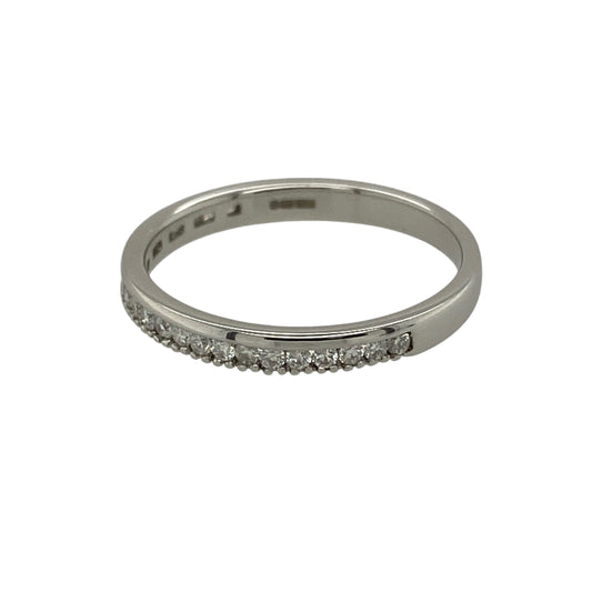 Bring understated sparkle and timeless elegance to your jewellery collection with this pre-owned 18ct white gold diamond set band ring.
Design: The ring features a slim band-style front measuring approximately 2mm in width, accented with sparkling diamonds for a refined and delicate look.
Material: Made from 18-carat white gold, the bright polished finish enhances the brilliance of the diamonds and offers a clean, sophisticated appearance.
