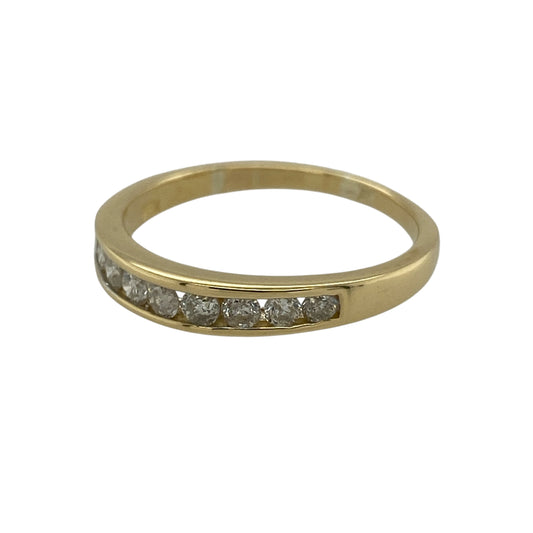 Bring classic brilliance and timeless elegance to your jewellery collection with this pre-owned 18ct yellow gold diamond set band ring.
Design: The ring features a refined band design with diamonds set across the front, measuring approximately 3.5mm in width for a clean and elegant appearance.
Material: Made from rich 18-carat yellow gold, the warm polished finish beautifully complements the sparkle of the diamonds.