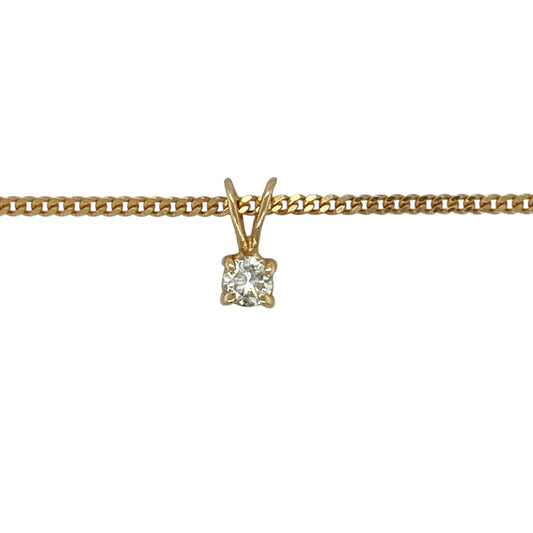 Bring timeless sparkle and understated elegance to your jewellery collection with this pre-owned 9ct yellow gold diamond set solitaire pendant necklace.
Design: The pendant features a classic solitaire diamond design, creating a clean and refined focal point. The pendant measures approximately 0.9cm in length including the bail, offering a delicate and elegant appearance.
Material: Made from 9-carat yellow gold, the warm polished finish beautifully complements the brilliance of the diamond.