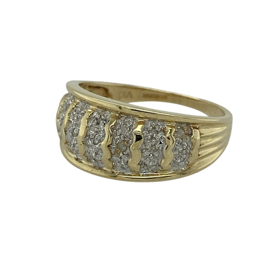 Bring bold style and refined sparkle to your jewellery collection with this pre-owned 9ct yellow gold diamond set wide band ring, offering a striking design with timeless appeal—perfect for statement wear or special occasions.
Design: The ring features a wide band profile accented with diamonds across the front, which measures approximately 9mm in width, creating a confident and eye-catching look.