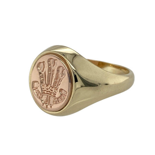 Bring heritage-inspired style and bold character to your jewellery collection with this pre-owned 9ct Welsh yellow and rose gold three feathers oval signet ring, showcasing a timeless symbol with traditional appealβperfect for everyday wear or statement styling.
Design: The ring features an oval signet face displaying the iconic Welsh three feathers motif, with the front of the ring measuring approximately 13mm in height for a strong and eye-catching presence.