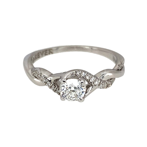 18ct White Gold & Diamond Halo Solitaire Ring