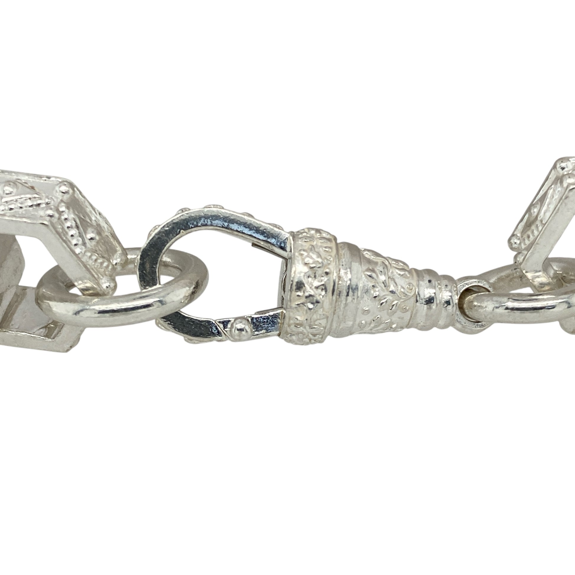 Bring geometric strength and intricate design to your jewellery collection with this new 925 silver 9.5" patterned hexagon link bracelet—a bold and modern piece with sharp lines and detailed texture.
Design: Featuring 15mm wide hexagon-shaped links with fine patterning, this bracelet delivers a striking angular silhouette with a contemporary edge.
Material: Made from solid 925 sterling silver, the polished and engraved finish highlights each facet of the geometric links for a dynamic, high-shine effect.