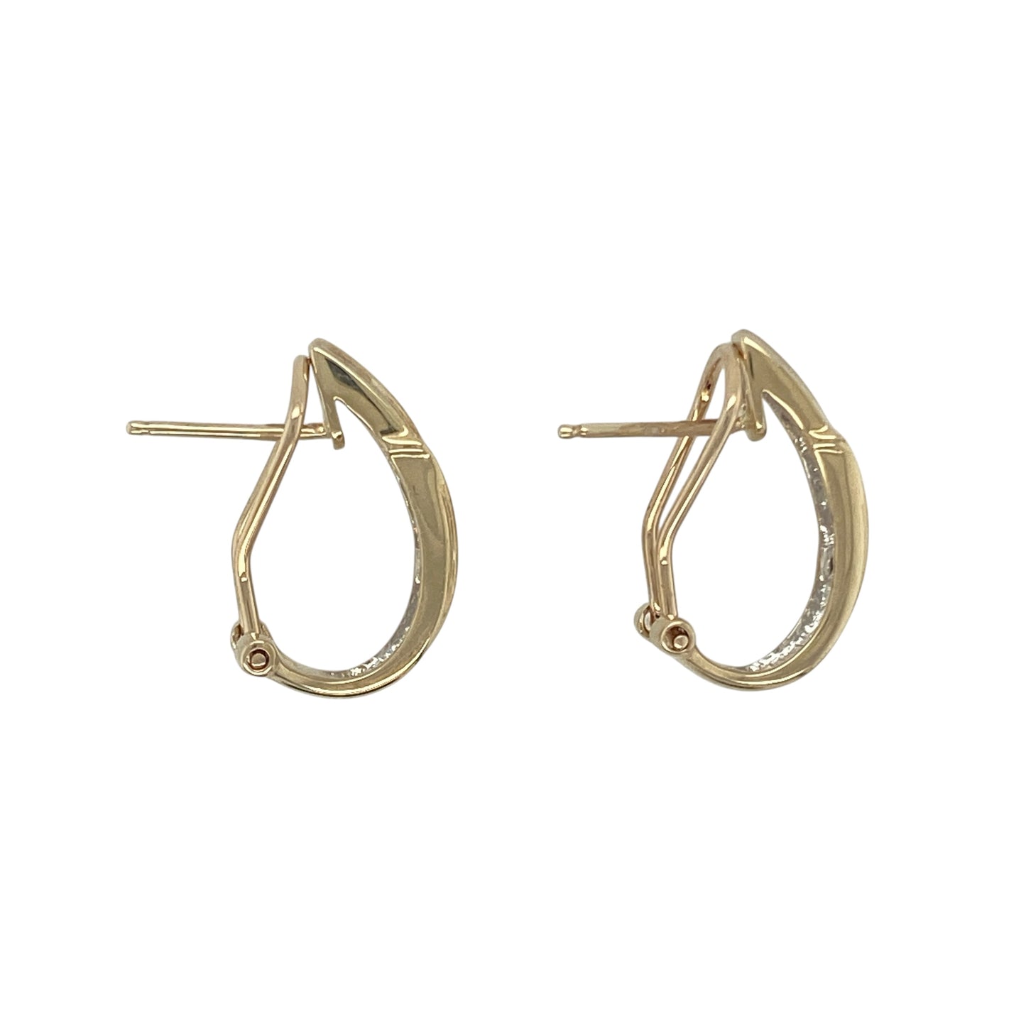 Bring refined sparkle and timeless sophistication to your collection with these pre-owned 9ct yellow and white gold diamond set clip-up hoop style stud earrings, offering a beautiful blend of classic design and elegant detail—perfect for elevating any look.
Design: Each earring features a stylish hoop-inspired shape with a secure clip-up design, accented with sparkling diamonds for added brilliance and a luxurious touch.