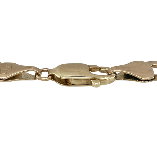 Add bold style to your collection with this pre-owned 9ct yellow gold curb bracelet, a classic design with substantial presence—perfect for everyday wear or special occasions.
Design: The bracelet features traditional curb links, measuring 10mm in width for a strong and eye-catching look.
Material: Made from 9-carat yellow gold, the polished finish provides lasting shine and durability.