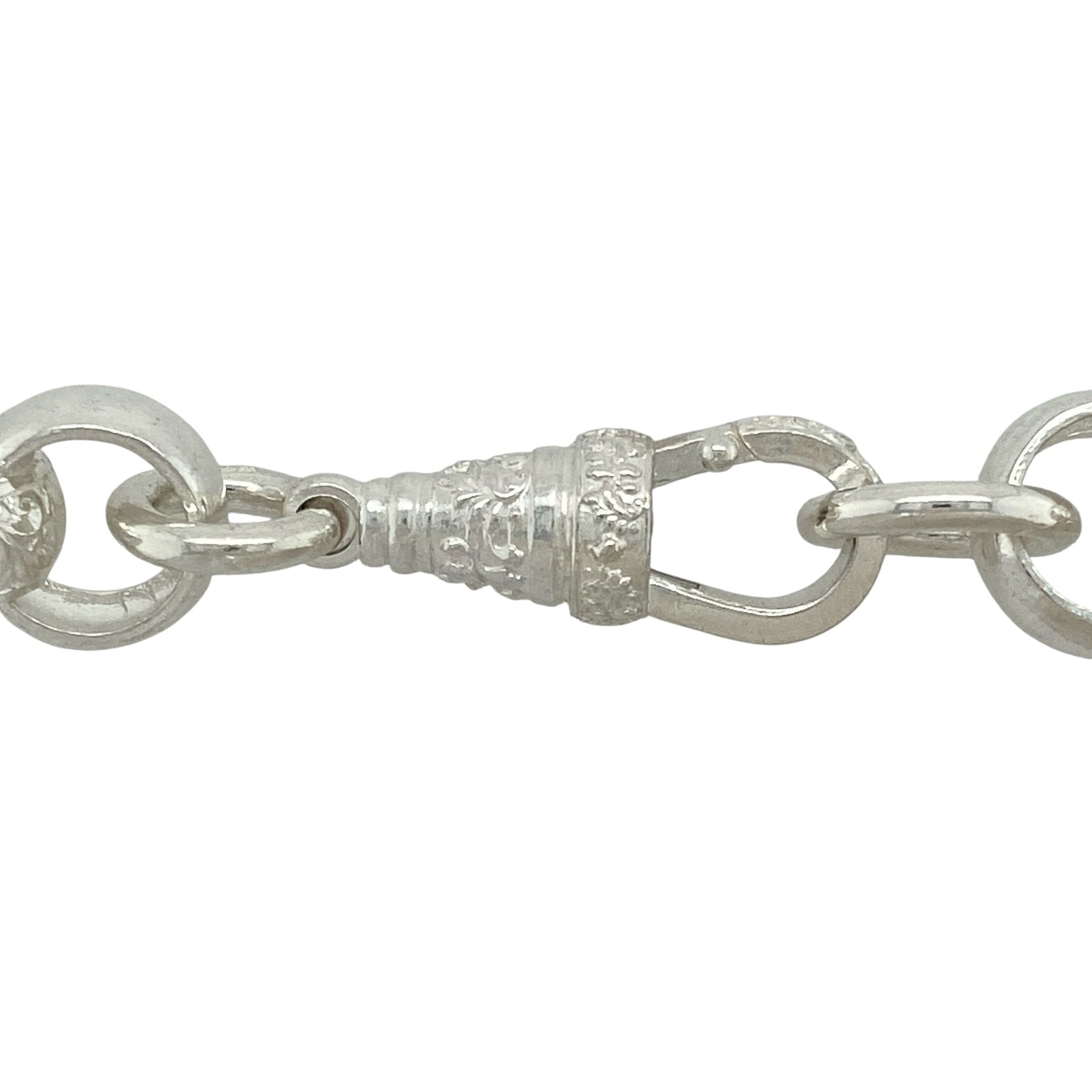 Make a bold impression with this new 925 solid silver belcher chain, designed with alternating plain and patterned round links for striking detail and heavyweight style.
Design: The chain features oversized round belcher links, each measuring 13mm in width, with an alternating plain and patterned finish for added texture and character.
Material: Made from solid 925 sterling silver, the polished surface ensures durability while enhancing the bold design.