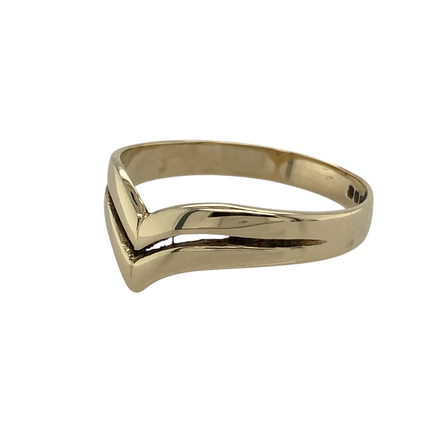 Bring elegant curves and classic style to your collection with this pre-owned 9ct yellow gold double wishbone ring—a graceful design symbolising luck, love, and harmony.
Design: The ring features a flowing double wishbone design across the front, creating a gentle V-shaped curve that adds sophistication and balance. The front of the band measures approximately 5mm wide, offering a refined yet distinctive look.